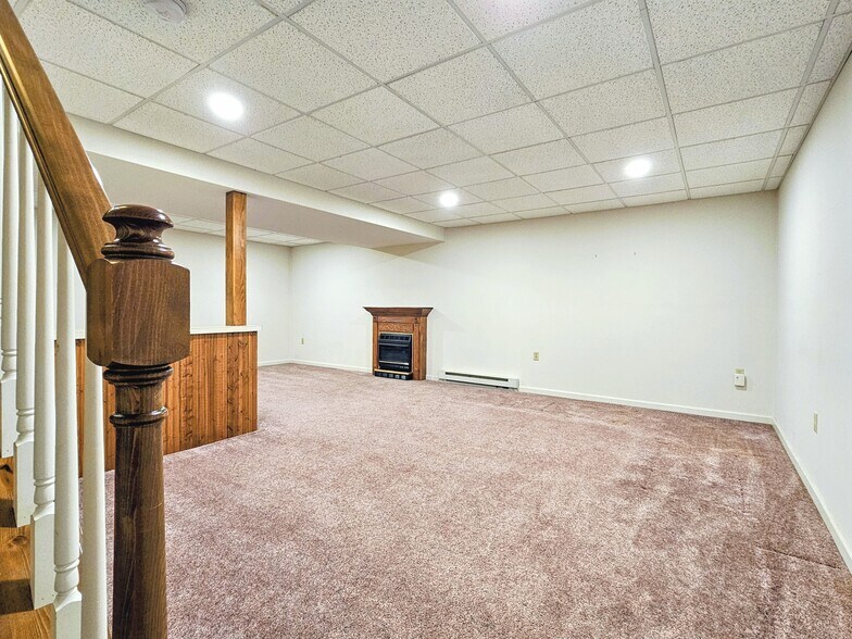 Building Photo - 357 Acorn Cir