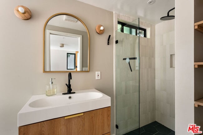 Building Photo - 1530 Elevado St