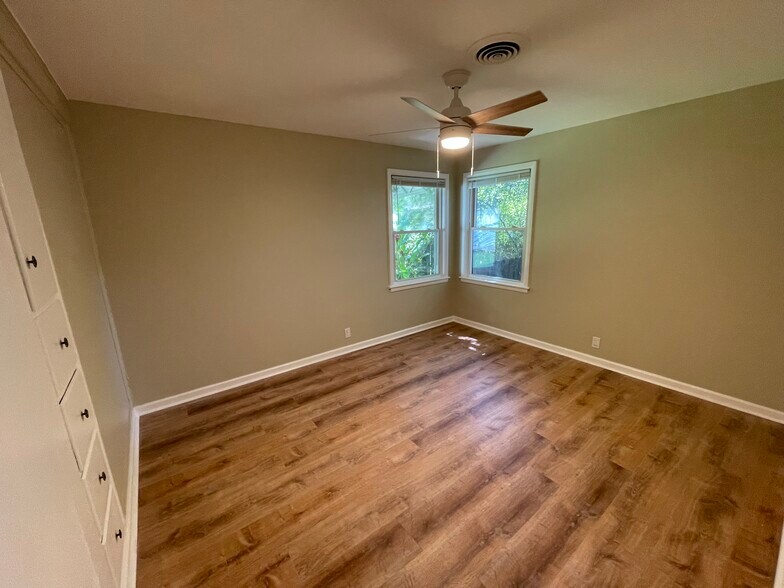 Master bedroom 1 of 4 - 788 Crockett Dr