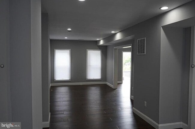 Building Photo - 3722 Woodhaven Ave