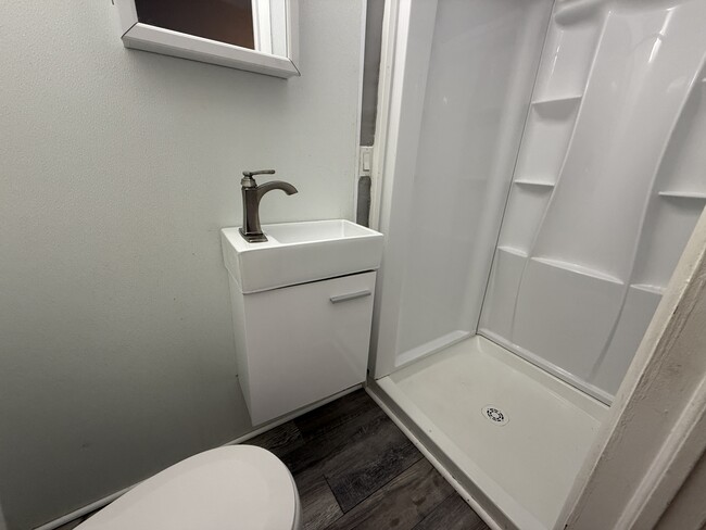 first bathroom in bedroom 1 - 606 N Woodington Rd