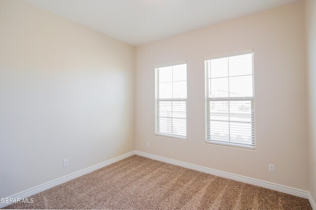 Building Photo - 13368 Emerald Glass Dr