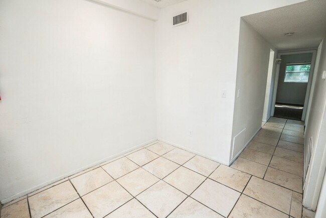 Building Photo - 8707 N Mandarine Pl