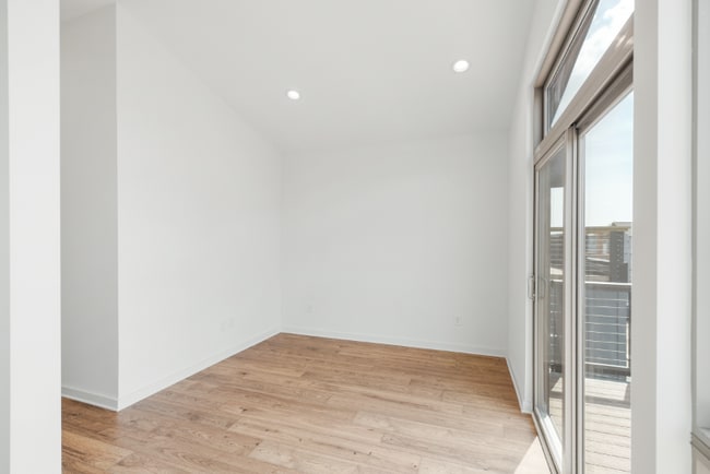 Building Photo - 3060 Edwin Cir