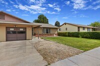 Building Photo - 3 bed, 2 bath