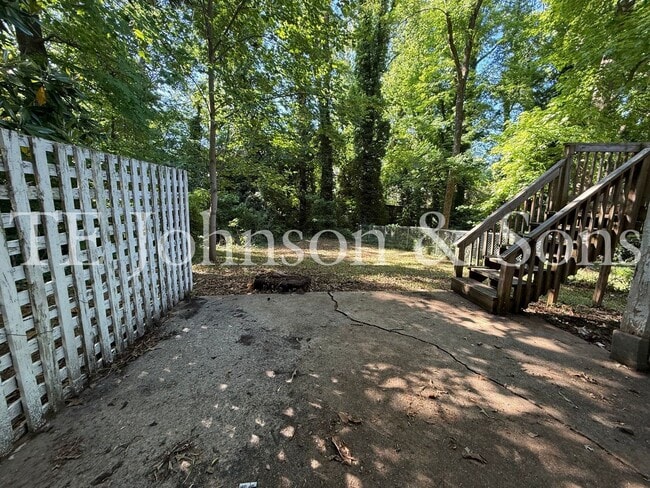 Building Photo - Charming 2 Bedroom Home with Basement & Modern Updates in Winston-Salem