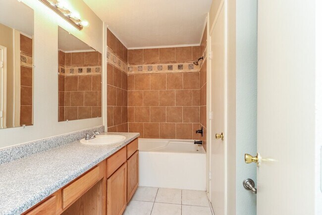 Building Photo - 11710 Sandy Stream Dr