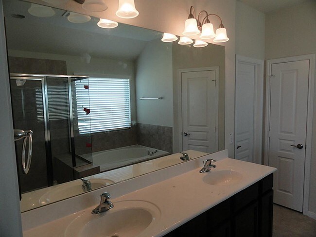 Building Photo - 28502 Jacob Bend Dr