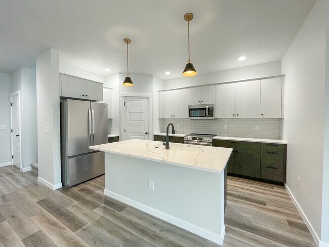 Building Photo - 4403 N Magical Crk Ave