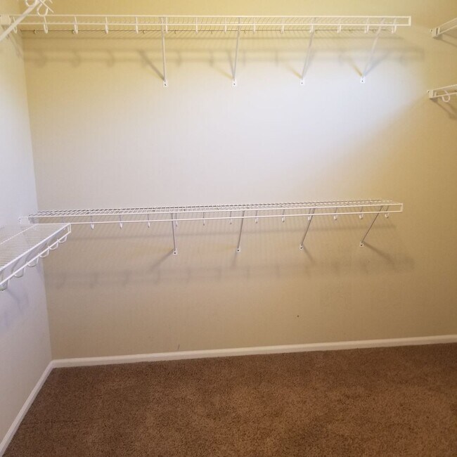 Building Photo - 4 Bedroom Millard Home!
