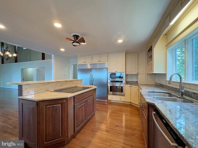 Building Photo - 11470 Mohawk Ct