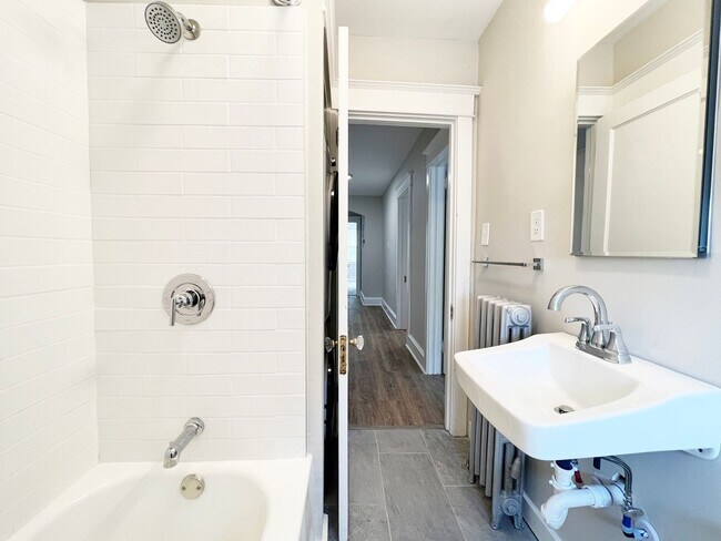 Building Photo - 193-197 E Lancaster Ave