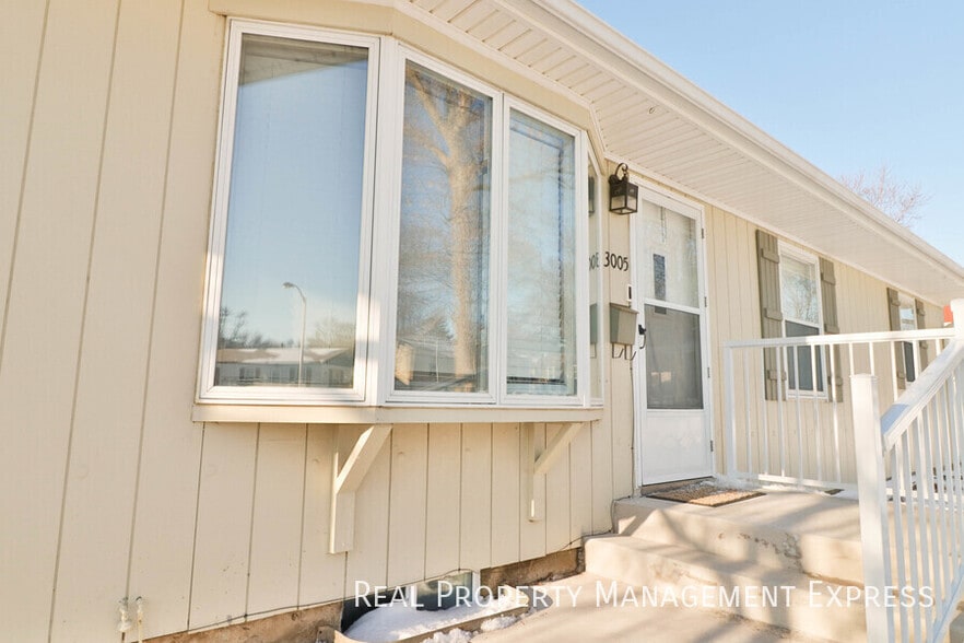 Building Photo - Spacious 2 Bedroom 2 Bath House with Bonus...
