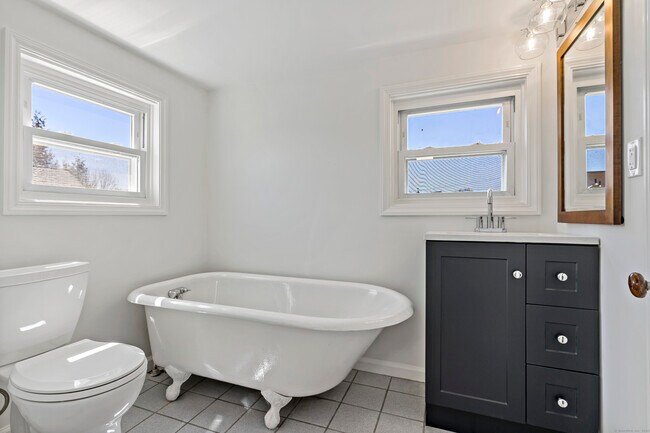 Building Photo - 14 2nd Ave