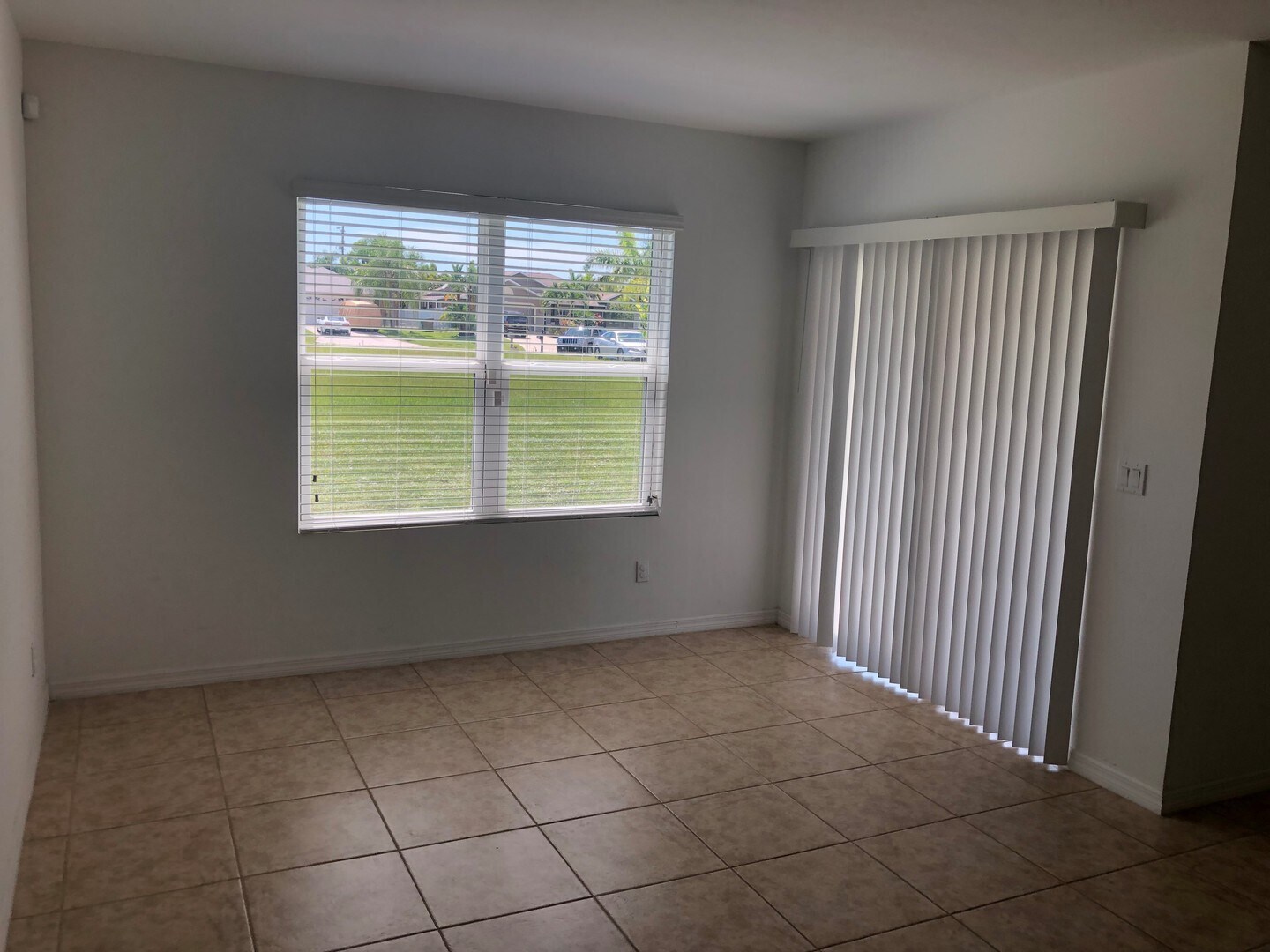 Building Photo - 3 bedroom 2 bath single family home