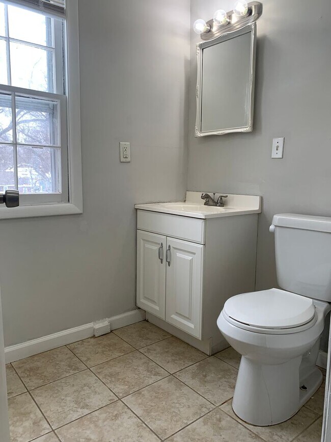 Building Photo - Your Next Home Awaits: 4BR/2BA in Desirable Prairie Village Location!