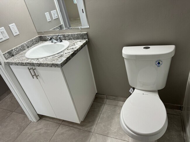 Building Photo - Beautiful Modern 3Bdm 2Ba Home, Easy Access to I-10, Must See!