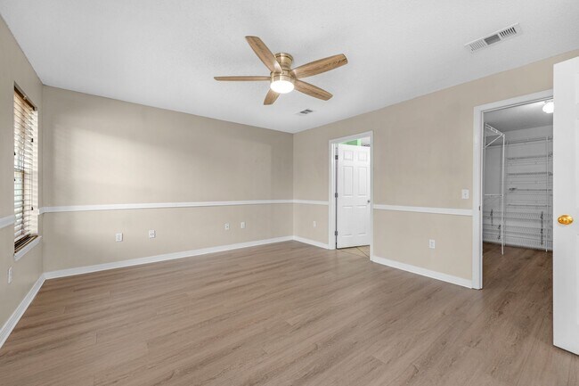 Building Photo - Spacious 3/2 w/Electricity Included Availa...