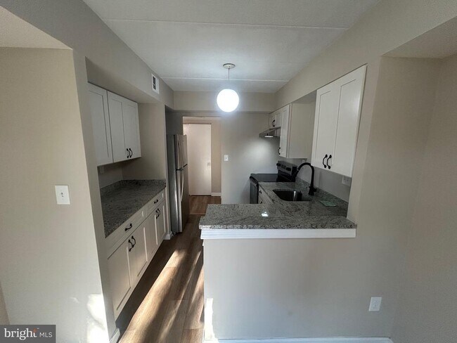 Building Photo - 5645 Harpers Farm Rd