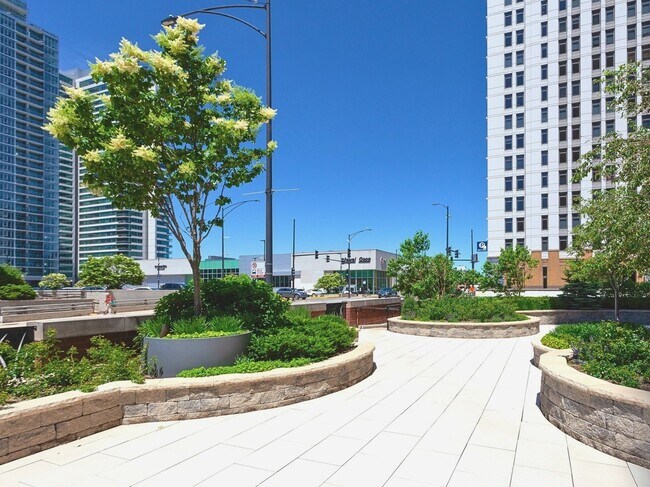 Building Photo - 330 N Jefferson St