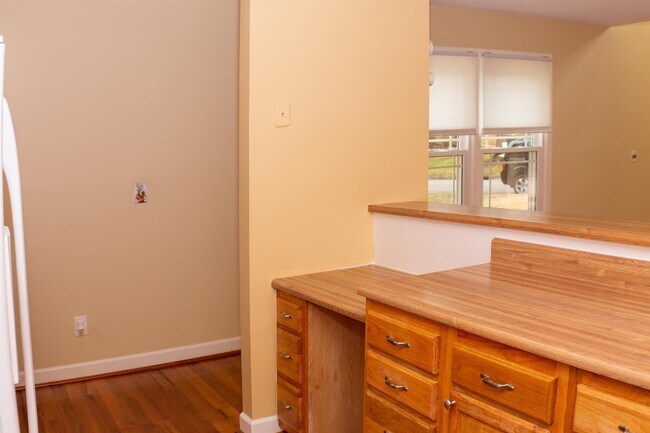 Building Photo - 115 London Plain Ct