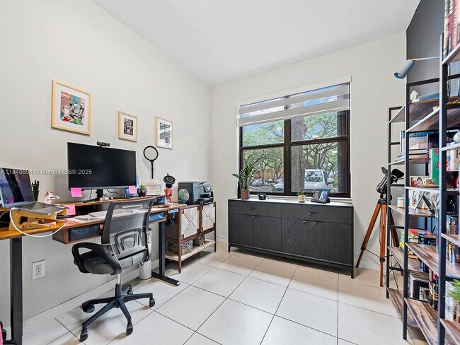 Building Photo - 15533 N Miami Lakeway