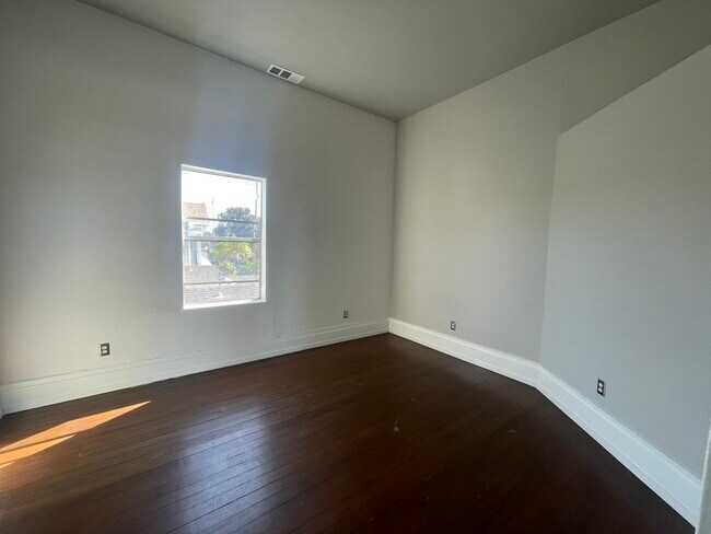 Building Photo - 1534 Center St