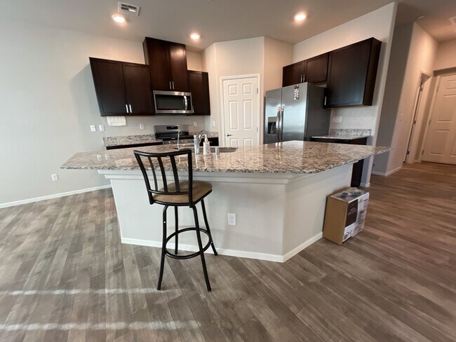 Building Photo - SHORT TERM LEASE,  Beautiful 3 bedroom 3 bathroom townhome.