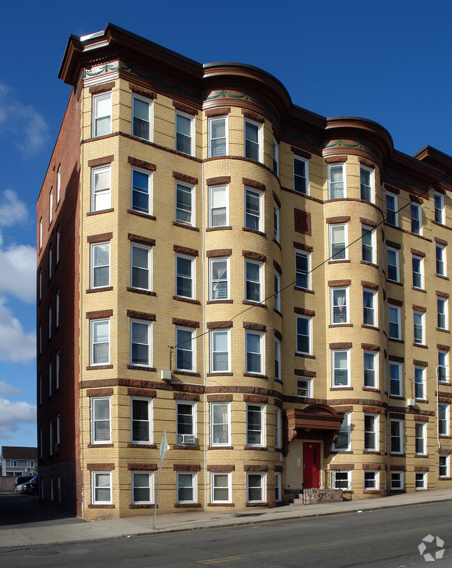 Building Photo - Sargeant West Apartments