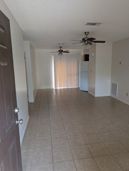 Building Photo - 371 NW Lake City Ave