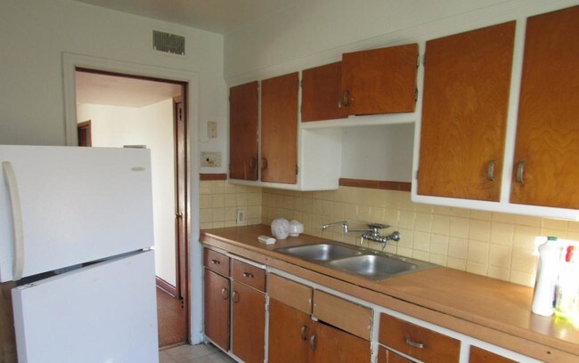 Building Photo - 2931 W. Capitol Dr Apt #2