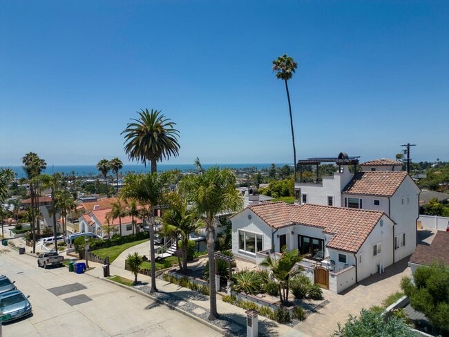 Building Photo - Prestigious Ocean View Retreat – Fully Rem...