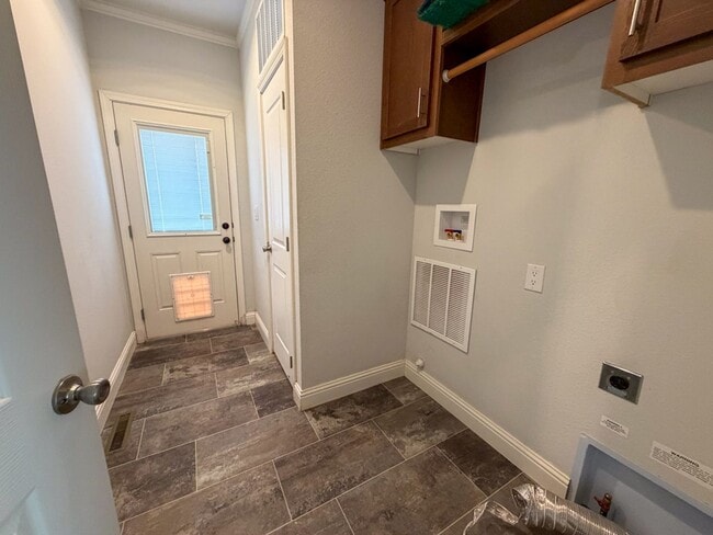 Building Photo - 13734 Ferguson Dr