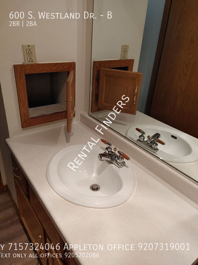 Building Photo - 600 S Westland Dr