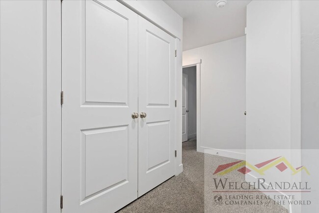 Building Photo - Beautiful Townhome in Salt Lake City