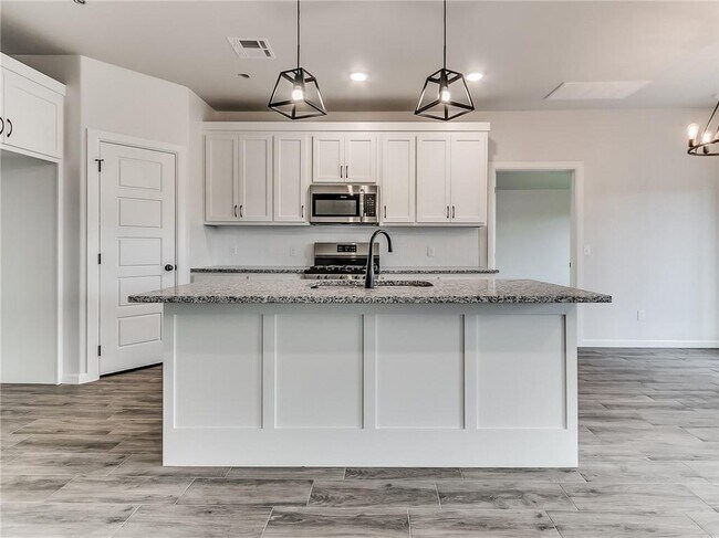 Building Photo - 16705 Monroe Dr
