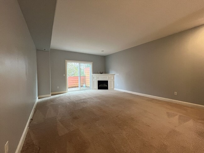 Building Photo - Modern Townhome Near OHSU with 3 Bedrooms Each with Private En-Suite Bath