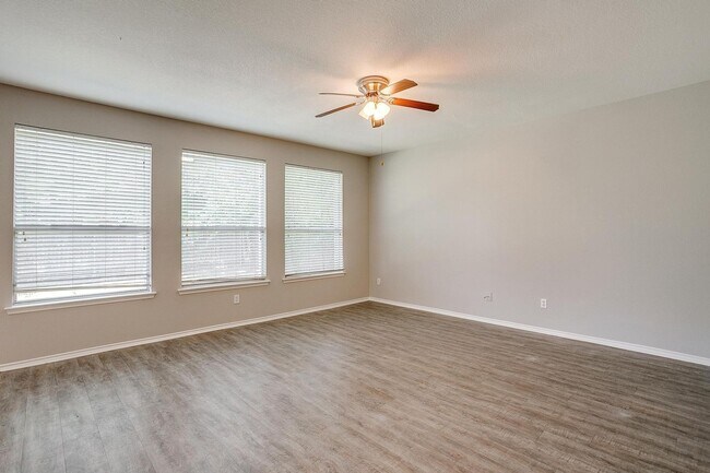 Building Photo - Large 4 Bedroom 3.5 Bathroom- Eagle Mounta...