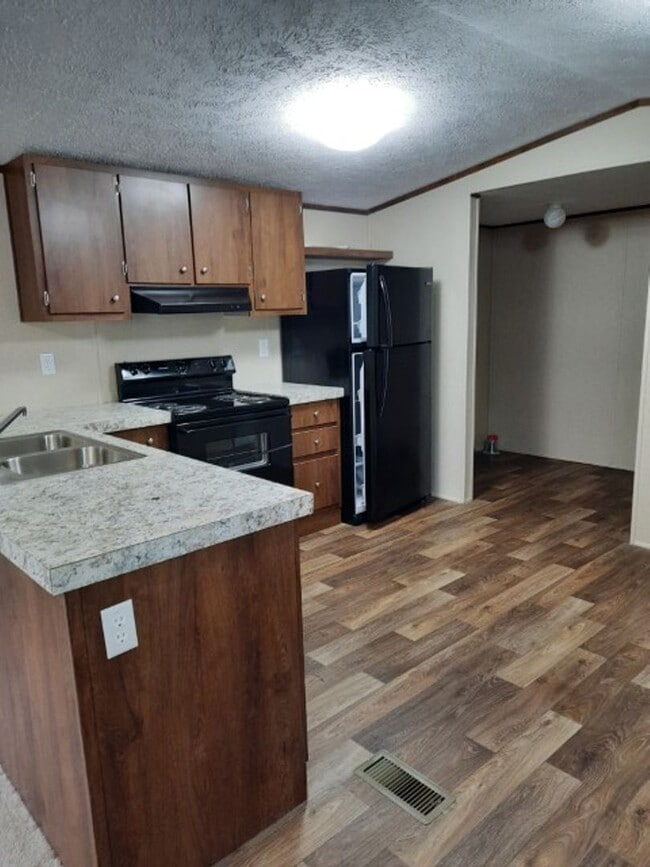 Building Photo - $1,000 - 2 Bedroom / 2 Bath Mobile Home in...