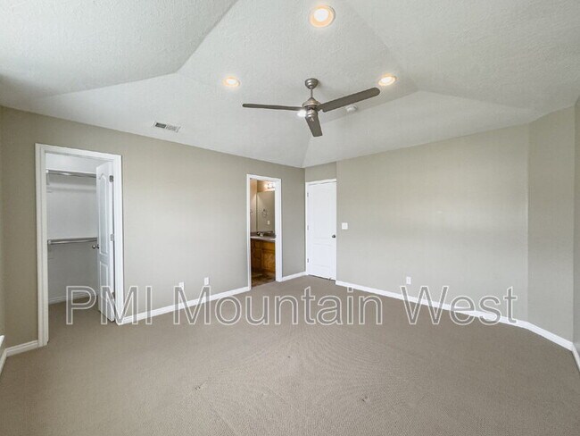 Building Photo - 948 Chelsea Ln