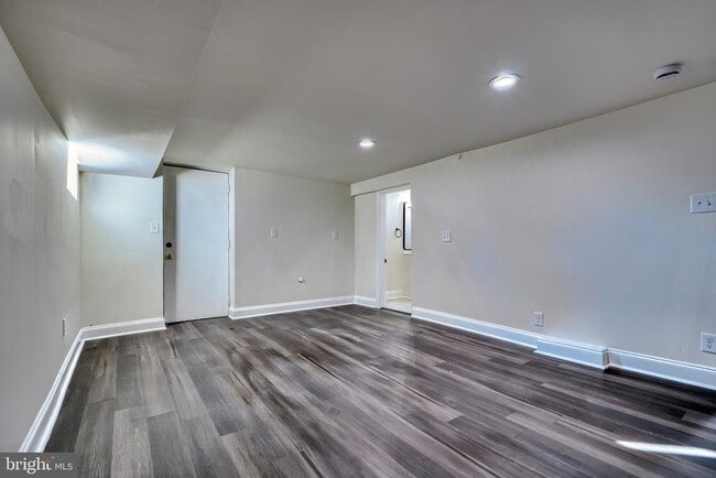 Building Photo - 6504 Rosemont Ave