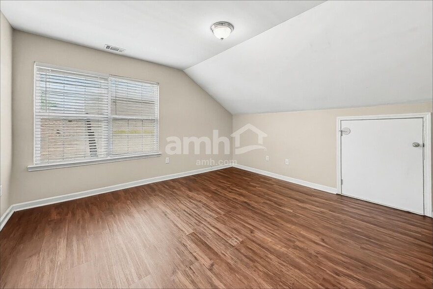 Building Photo - 1523 Bradley Blvd