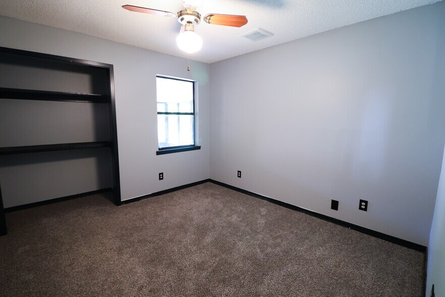 Building Photo - 137 Porter Dr