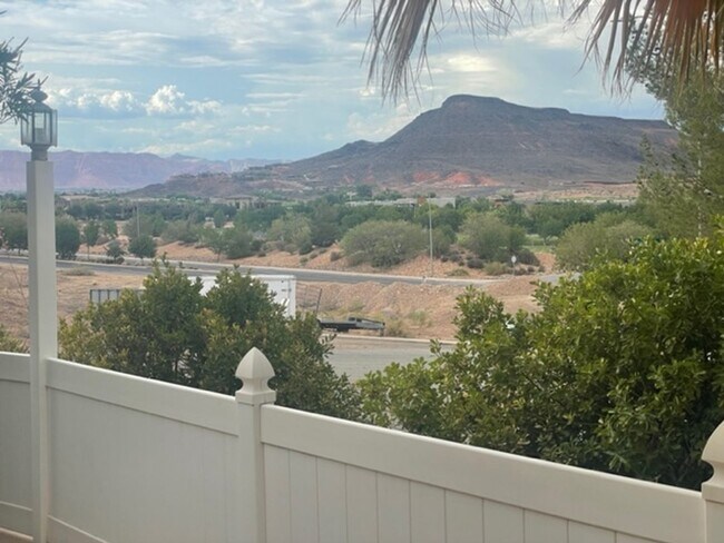 Building Photo - Furnished home available! Landscape maintenance included.