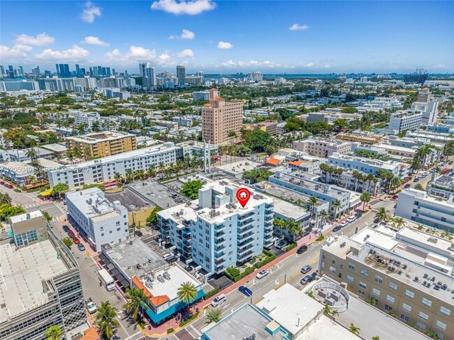 Building Photo - 720 Collins Ave
