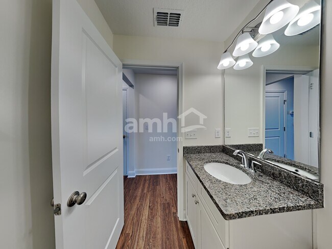 Building Photo - 887 Sunny Stroll Dr