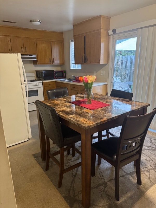 Building Photo - 415 Roxana Rd