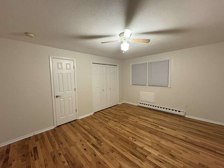 Master bedroom - 43 Hiltbrand Rd