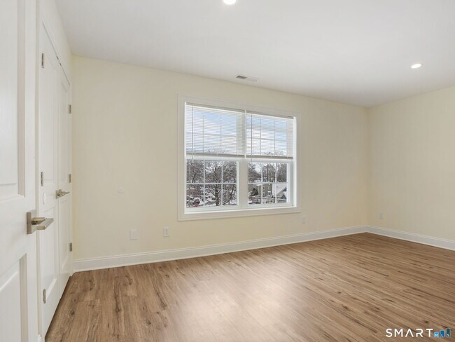 Building Photo - 6 Beacon Square