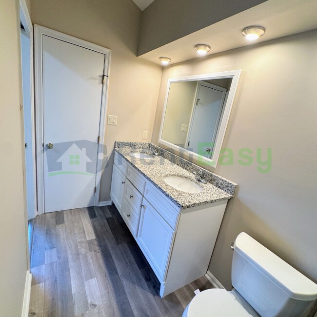 Building Photo - 401 Henley Ct
